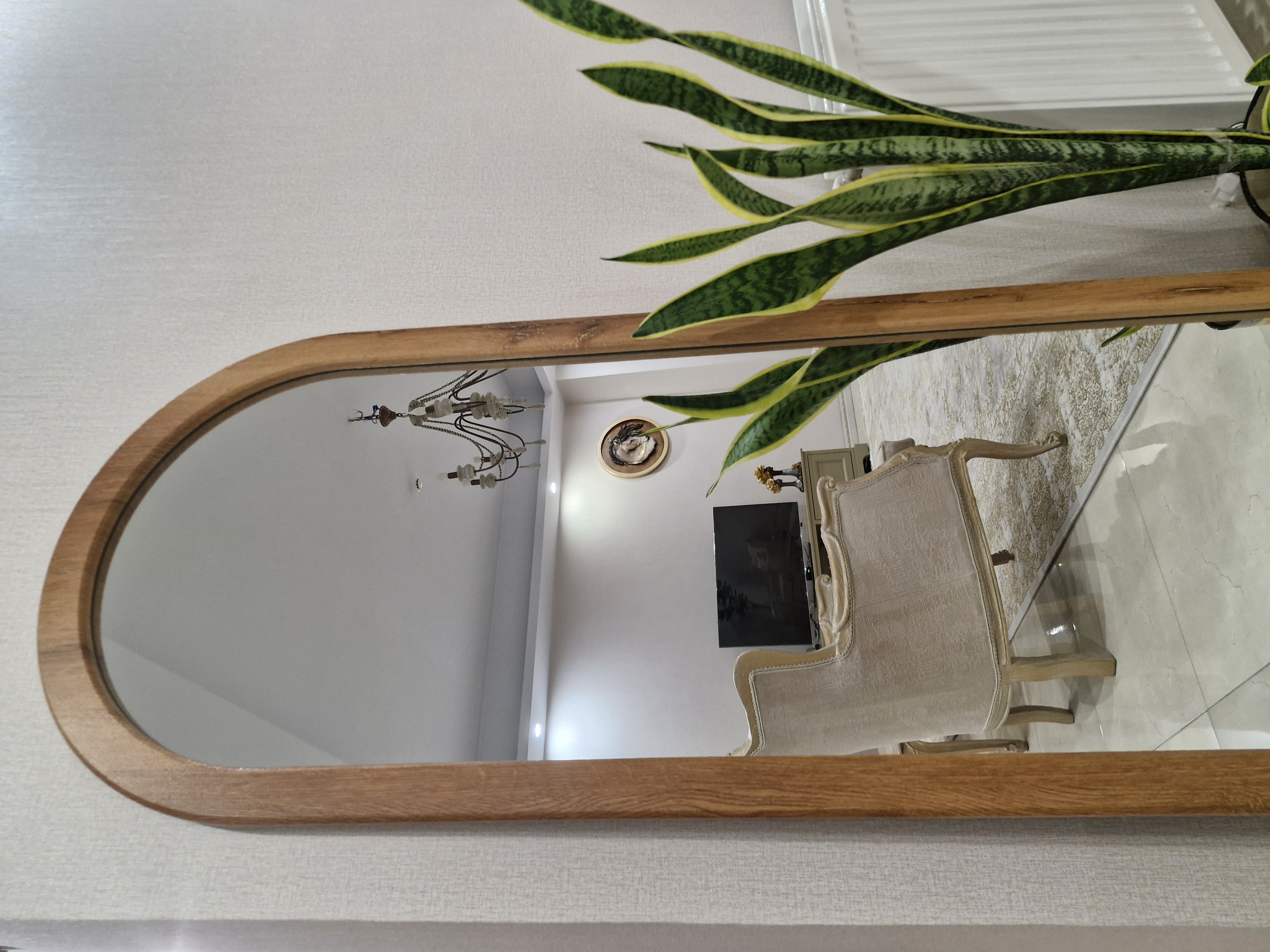 آینه قدی ایستاده
